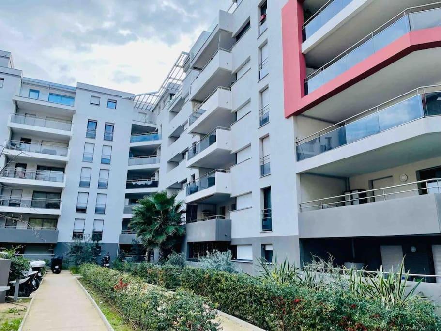 Parking Gratuit Grande Terrasse Proche Centre Ajaccio (Corsica)